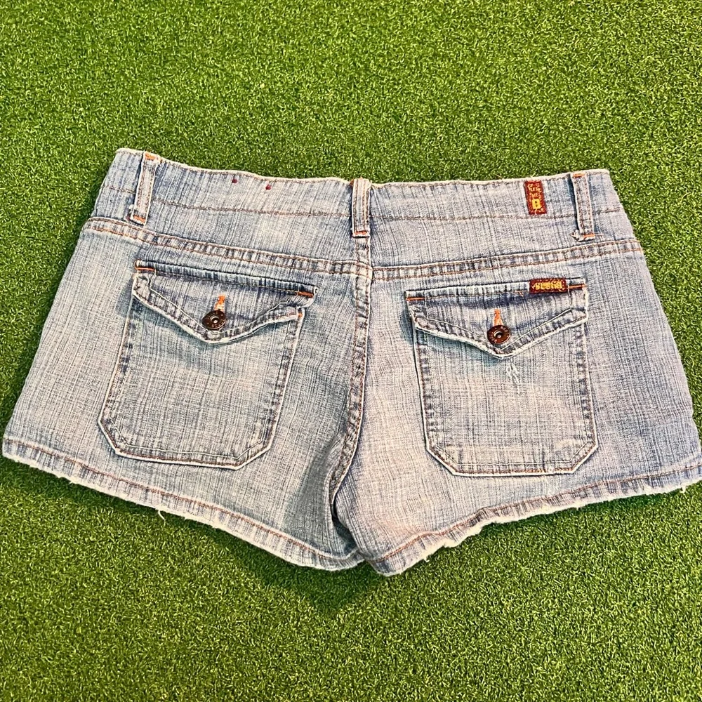 SHORTS - Picture 2 of 4